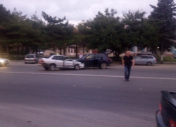 Напротив ПАТП в Анапе машины не поделили дорогу