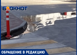 «Из-под люка возле «Табриса» в Анапе течет мутная жижа — пахнет очень неприятно»