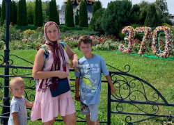 Избивал 15 лет: обвиняемую в убийстве столичную журналистку пытаются лишить родительских прав в Анапе