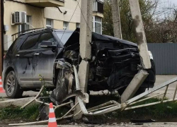 Авария с иномаркой повредила ЛЭП в пригороде Анапы