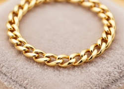 В Анапе после застолья похитили золотую цепочку и сдали её в ломбард