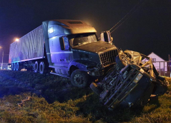 Смертельное ДТП: недалеко от Анапы большегруз смял микроавтобус с людьми