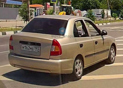 Сразу несколько водителей в Анапе поехали по "островку безопасности" в нарушение ПДД