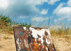 Настоящее чудо: в Анапе на берег вынесло старинную икону