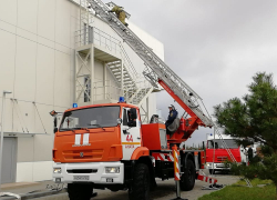 В Анапе автохам объехал затор по встречке, а пожарным было не до отдыха