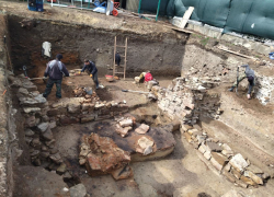 Турецкие трубки и каменные склепы: в Анапе обнаружили 27 веков в одном раскопе
