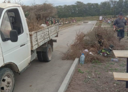 После многочисленных жалоб на городском кладбище наводят порядок