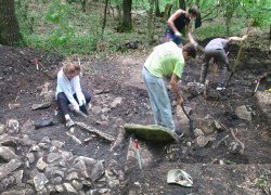 Археологи нашли на Утрише уникальные дольмены