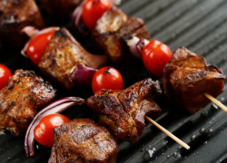 Анапчанам на заметку: какие опасности можно ожидать от жареного шашлыка