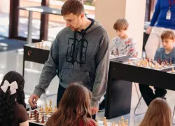 Школьники Анапы сыграли партию с чемпионом мира Сергеем Карякиным