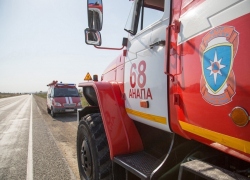 В Анапе после падения обломков беспилотника произошёл пожар на склоне горы