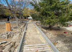 Парк «Ореховая роща» продолжают благоустраивать 