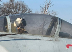 Украденный вандалами шлем пилота в Анапе вернули на место