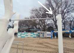 Вопрос на 50 миллионов: на пляжной территории курорта разваливаются тренажеры