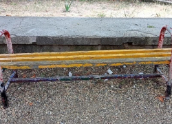 Анапчане возмущены состоянием детских площадок в центре города