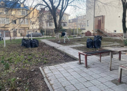 Во дворе и в подвале дома на улице Ленина 134 в Анапе навели порядок