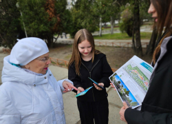 Около 200 волонтеров помогают жителям Анапы проголосовать за объекты благоустройства 