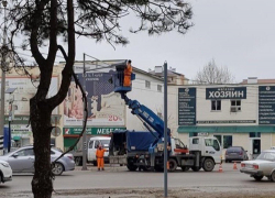 На улице Парковой в Анапе устанавливают долгожданный светофор