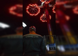 20 человек застряли в Анапе на аттракционе «Кондор»