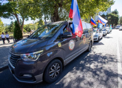 Анапа встретила участников автопробега ДОСААФ России в поддержку российской армии