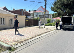 Власти Анапы усилили контроль за незаконными парковочными ограждениями