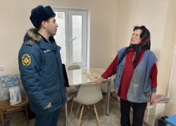 В Анапе многодетным семьям и одиноким людям передают дымовые извещатели