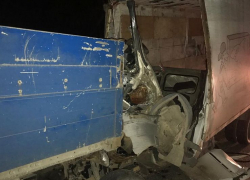 Водитель грузовика и его 8-летняя пассажирка погибли в жестком ДТП недалеко от Анапы