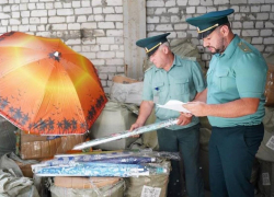 В Анапу не пустили десятки тысяч… пляжных зонтиков и надувных матрасов