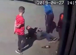 В Анапе девятиклассник на глазах у других подростков жестоко избил мужчину