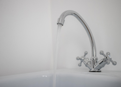 Дефицит воды в Анапе: горожан и отдыхающих просят сократить её потребление 