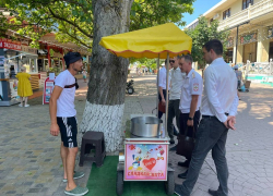 В Витязево на незаконных пляжных торговцев составили 10 протоколов