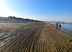 Чистые пляжи и прозрачное море: в Анапе все меньше купающихся