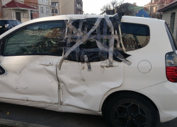 Кладбище автомобилей: на улицах Анапы разбитые машины стоят годами