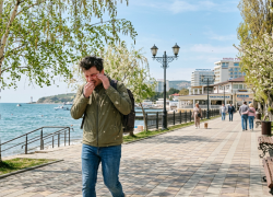 Аллергия в Анапе весной: что цветёт в марте–апреле и как защититься