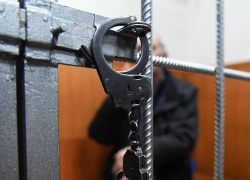 В Анапе во время суда подозреваемый в мошенничестве застройщик вскрыл себе вены