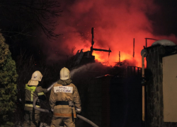  Прямо сейчас! Пожар в доме на углу улиц Таманская и Крымская в Анапе