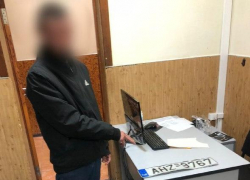 В Анапе мужчина воровал автомобильные номера и обещал вернуть их за вознаграждение