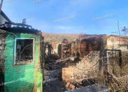 Двое мужчин погибли при пожаре ночью в Сукко под Анапой
