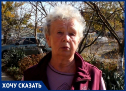 «Пожилые люди ломают ноги!»: пенсионеры жалуются на разбитый тротуар в Анапской