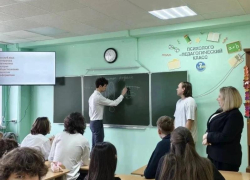 В школах Анапы стало больше профильных классов: 111 направлений и 2674 ученика