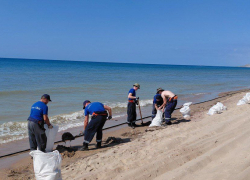 Зафиксированы новые выбросы мазута в Анапе 
