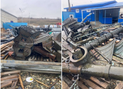 Ржавеет и гниет: анапская стела с корабликом обнаружена на свалке