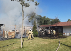 Сегодня утром на Пионерском проспекте в Анапе горело летнее кафе
