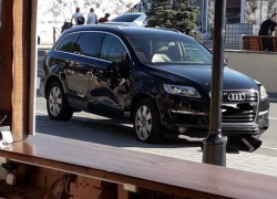 В Анапе средь бела дня дорогой "Ауди" угнали прямо из-под носа у владельца 