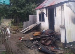 В День города под Анапой горели две хозяйственные постройки