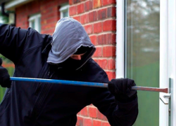 В Витязево под Анапой из дома 63-летней женщины украли телевизор 