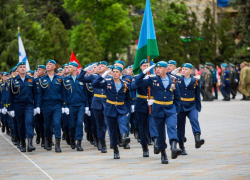 Василий Швец поздравил военнослужащих и ветеранов с Днем ВДВ