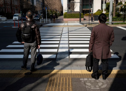 Так и до беды недалеко: жители ЖК «Времена года» требуют оборудовать «зебру» на Анапском шоссе