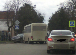 В Анапе пассажирский автобус попал в ДТП с «Тойотой»