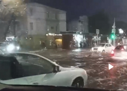 В Анапе прошел ливень и дороги превратились в реки